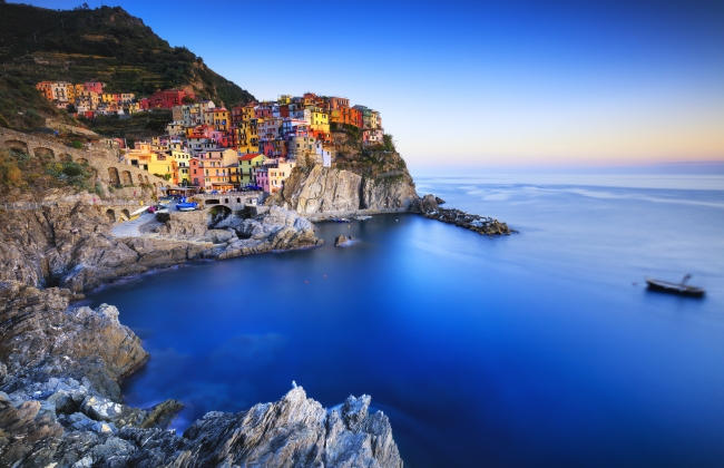 漫遊義大利五漁村，讓繽紛的七彩房子、蔚藍的海岸、緩慢的步調，與義大利獨有的慢靈魂氣息，緩緩浸淫在你的身心感受中!